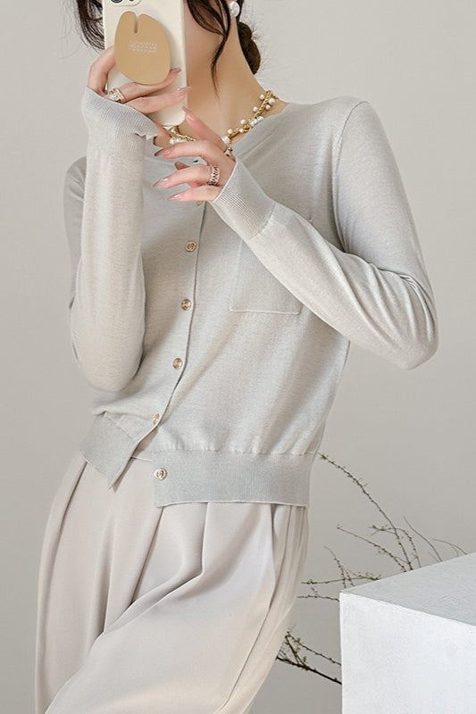 Elegant Crew-Neck Knit Cardigan with Stylish Pocket Design