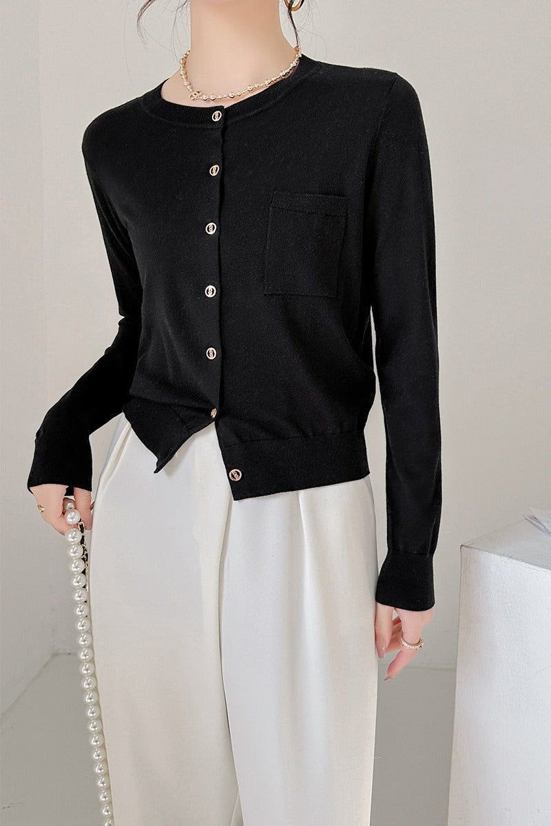 Elegant Crew-Neck Knit Cardigan with Stylish Pocket Design