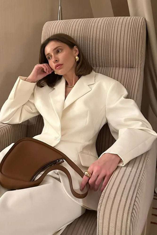 White Lapel Loose Full Sleeve Coat