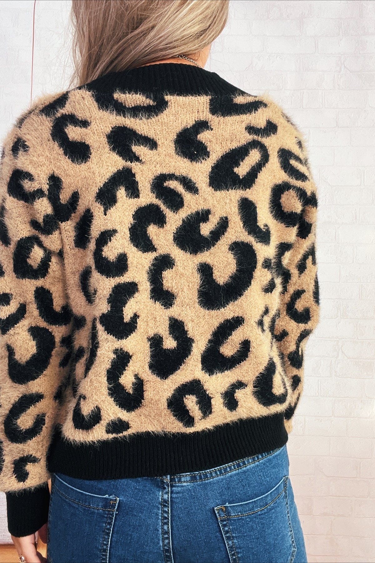 Chic Cropped Animal Print Cardigan for Effortless Style