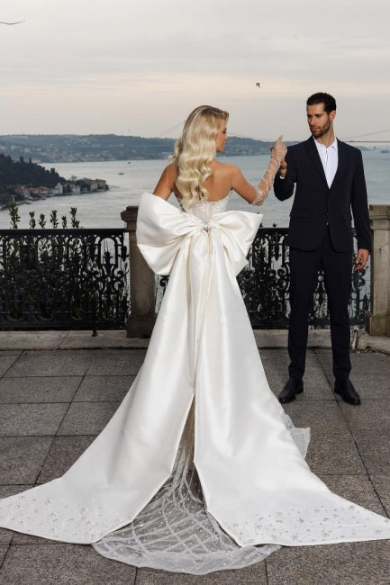 Exquisite Strapless Sweetheart Mermaid Bridal Gown with Elegant Chapel Train - Fashionpara