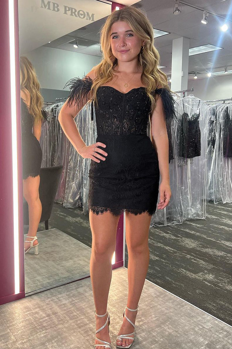 Bodycon Sweetheart Black Lace Short Homecoming Dress with Feather Trim - Fashionpara