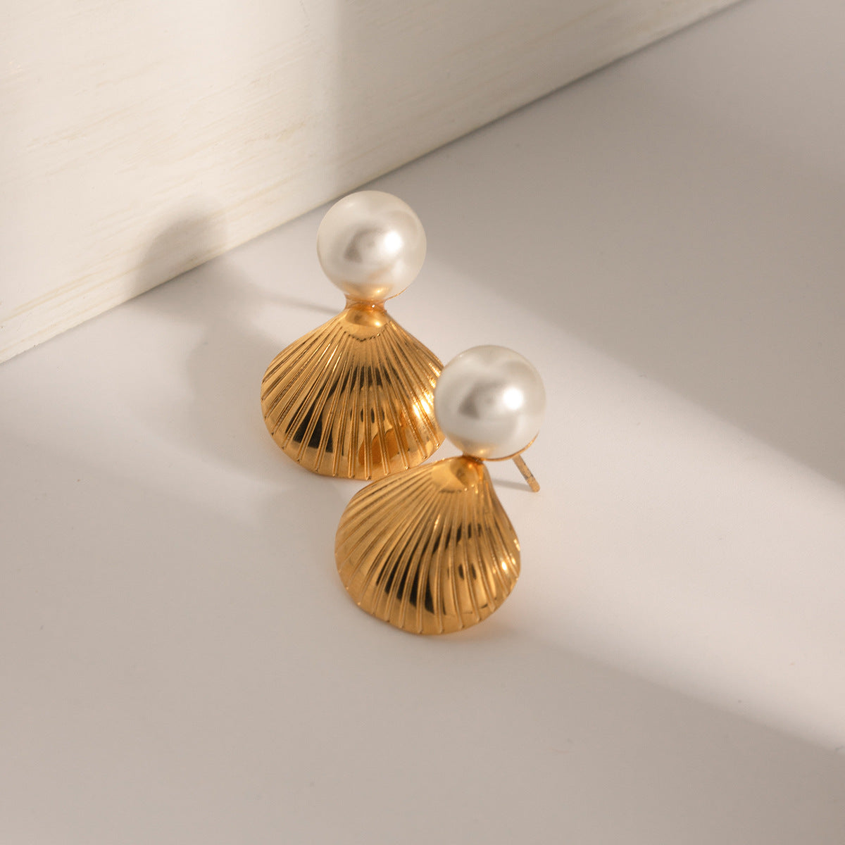 Shell Pearl Earrings