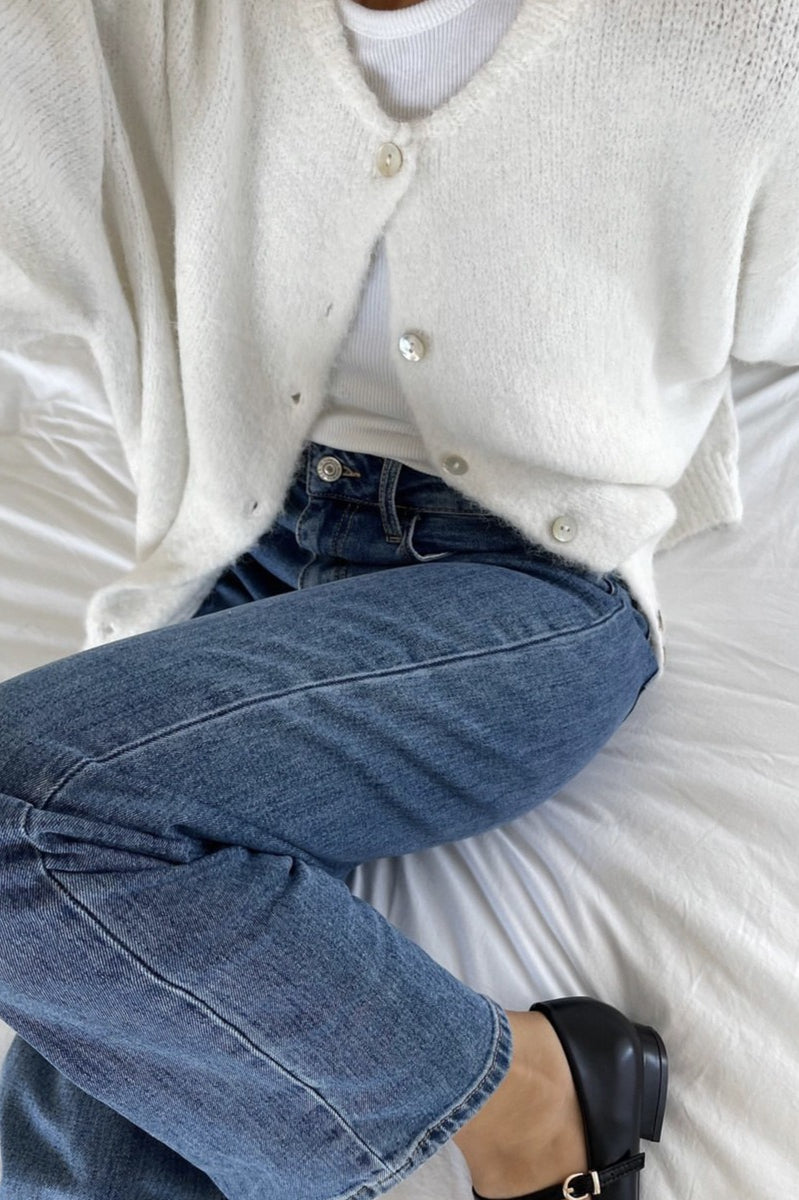 Soft Gray Vintage Knit Cardigan with Elegant Shell Buttons