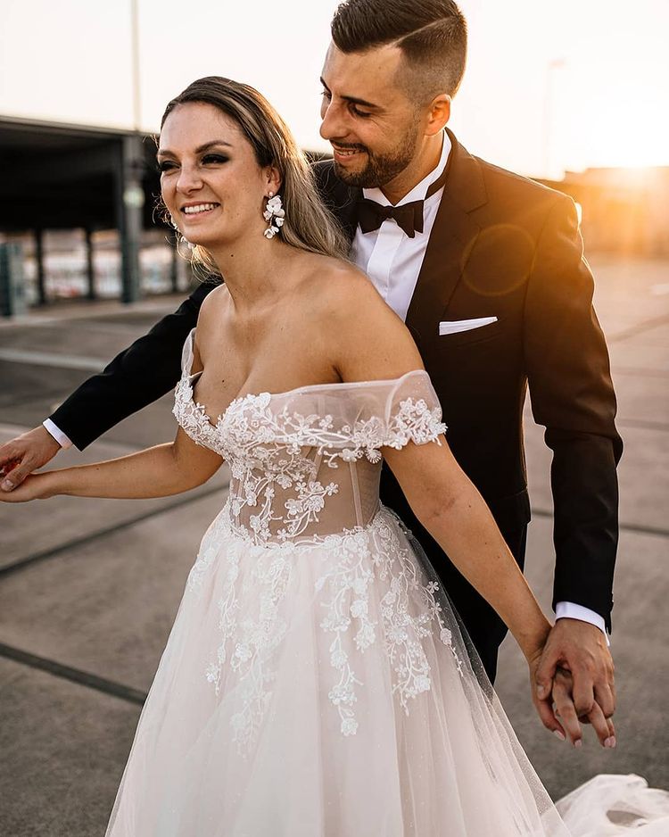 Champagne Off-the-Shoulder Beach Wedding Dress Tulle With Appliques - Fashionpara