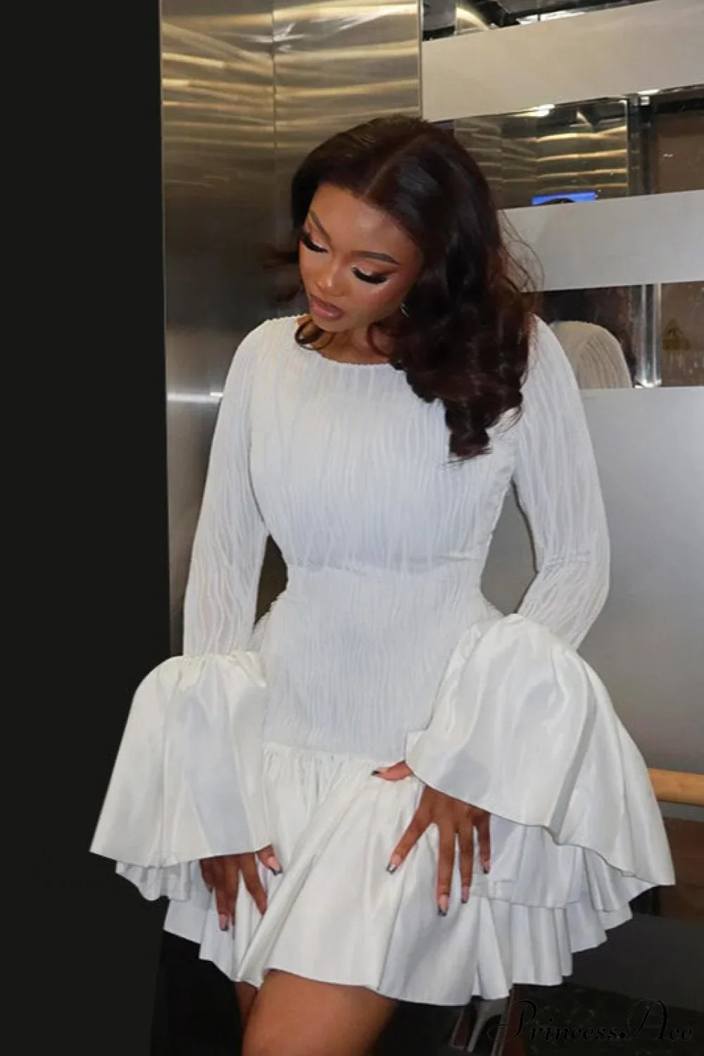 Chic Fitted Crew Neck Flared Sleeve Mini Dress