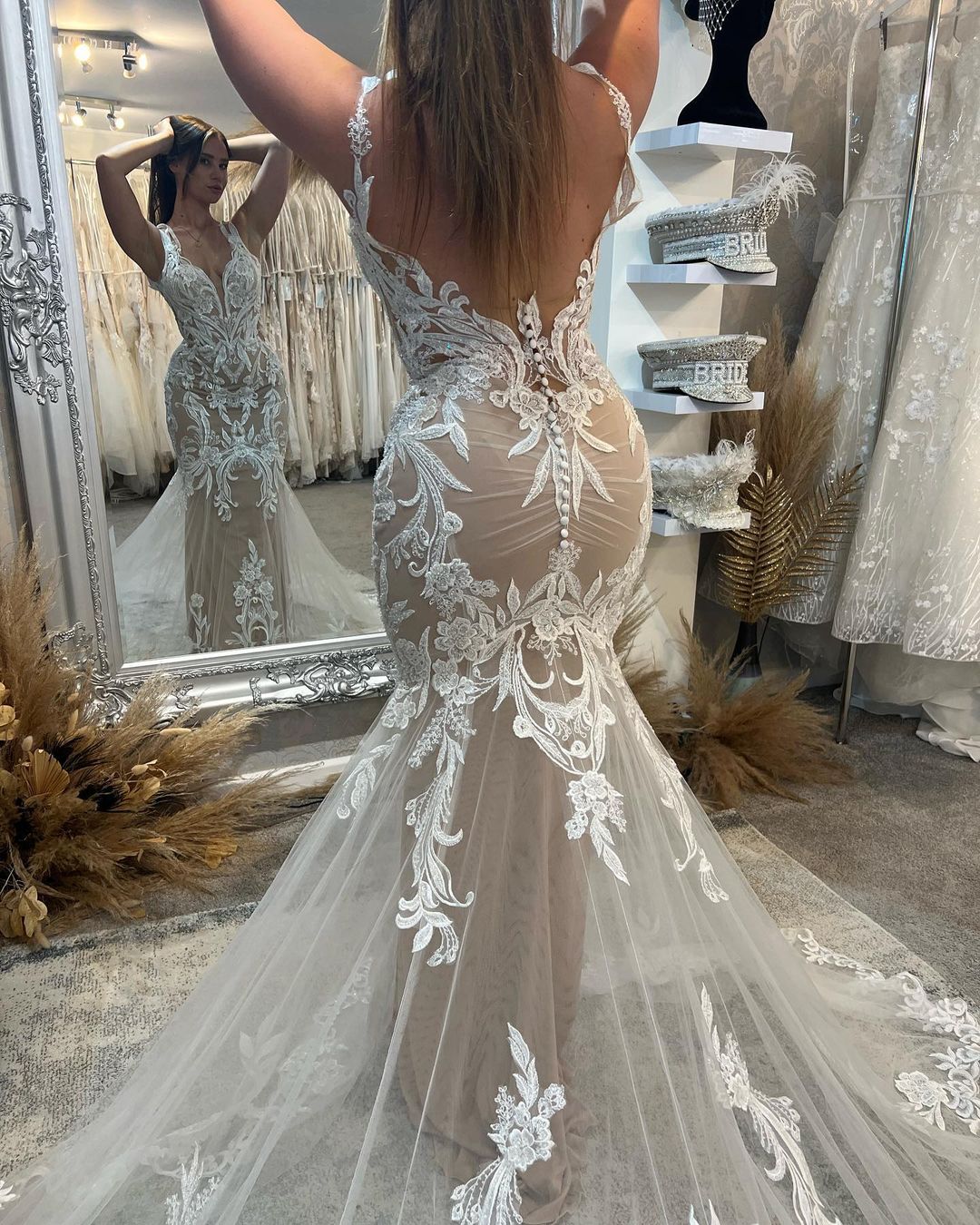 Elegant Floor Length V-Neck Sleeveless Mermaid Lace Wedding Dress with Chapel Train - Fashionpara