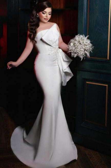 Chic Long Mermaid Simple Satin Strapless Wedding Gown Adorned with Lace - Fashionpara