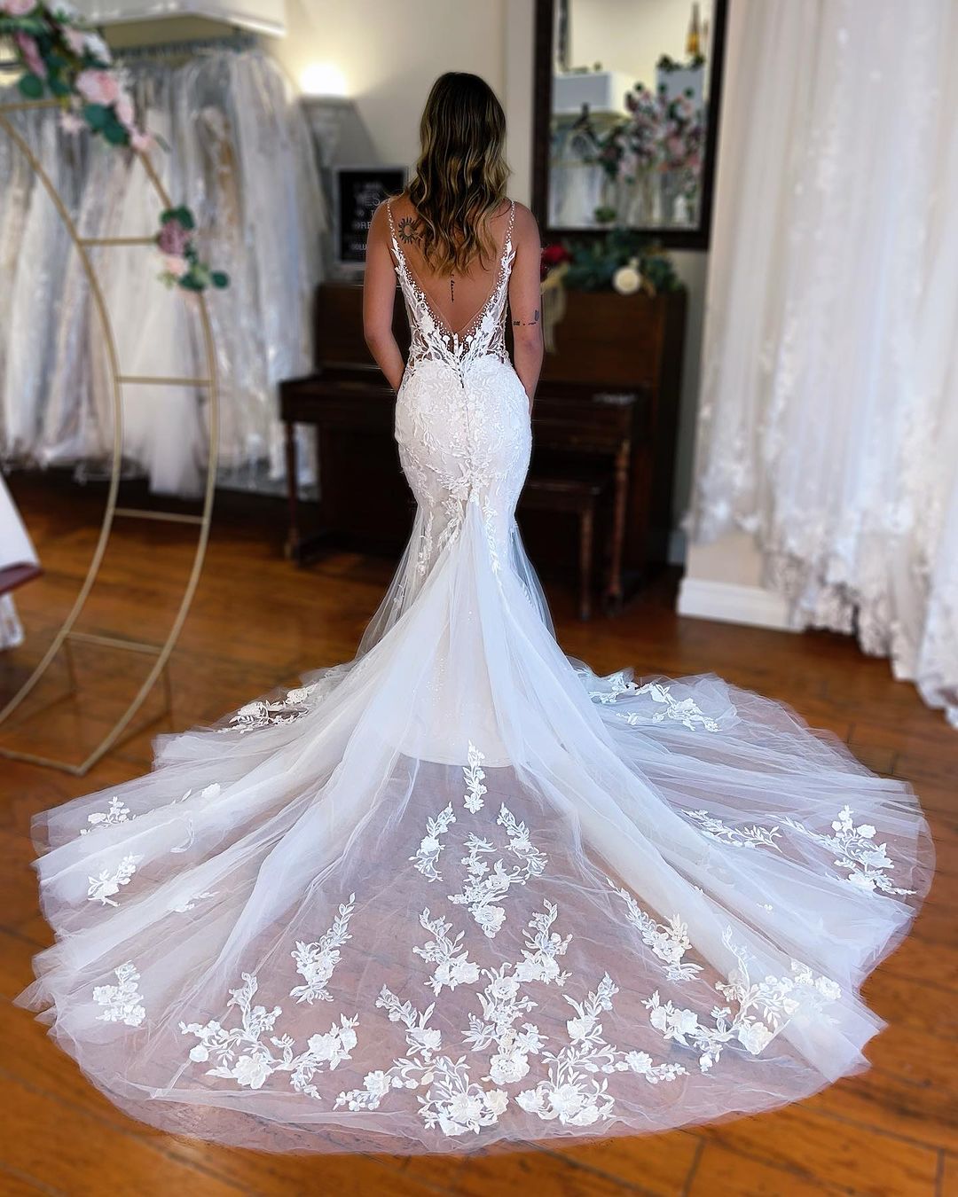 Chic Long Mermaid V-neck Sleeveless Lace Wedding Dress with Detailed Embellishments - Fashionpara
