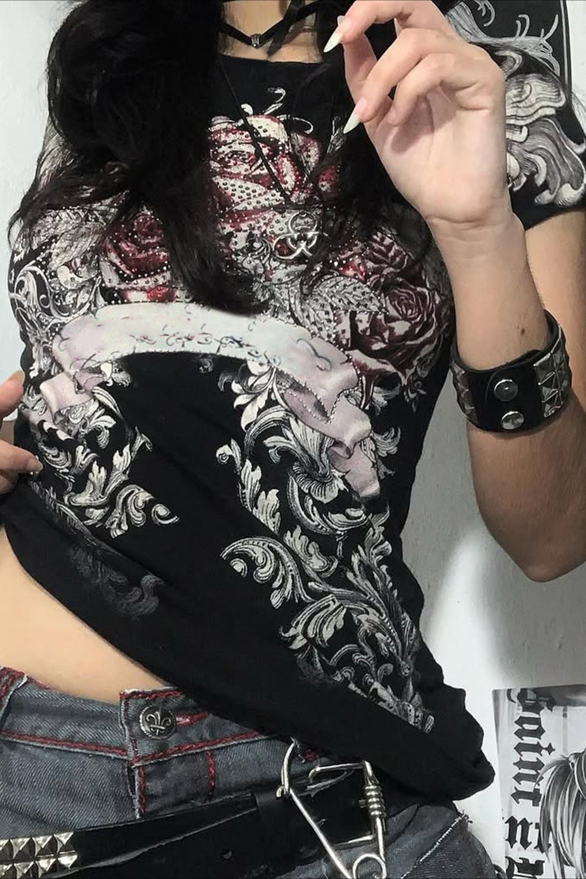 Gothic Print Fitted Crew Neck T-Shirt