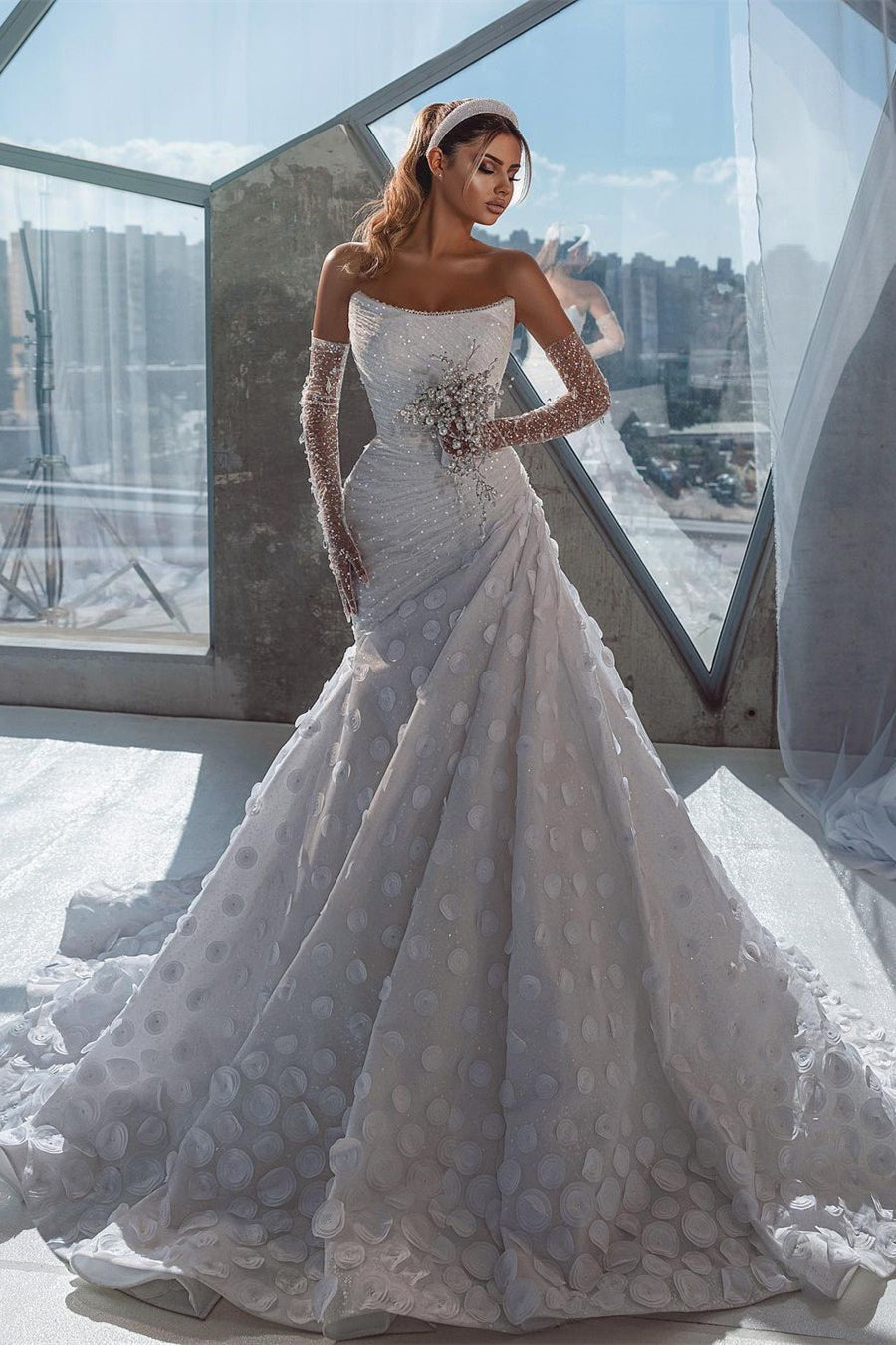 Deluxe Floor-Length Strapless Sleeveless Sequined Wedding Dress with Ruffled Accents - Fashionpara
