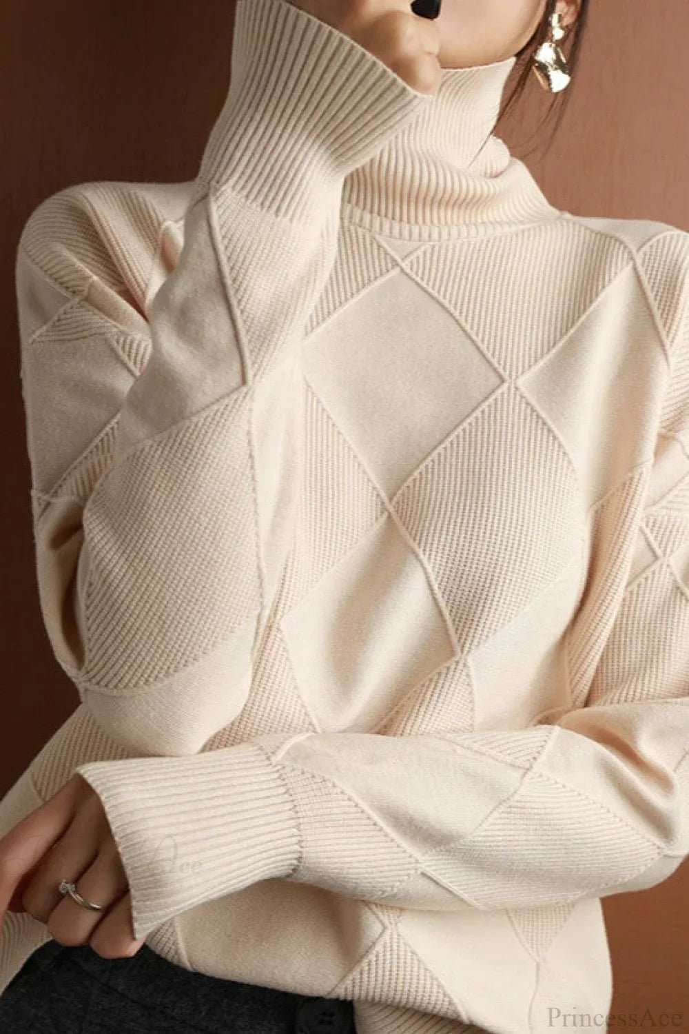 Diamond Pattern Turtleneck Loose Long-Sleeve Sweater Beige / S