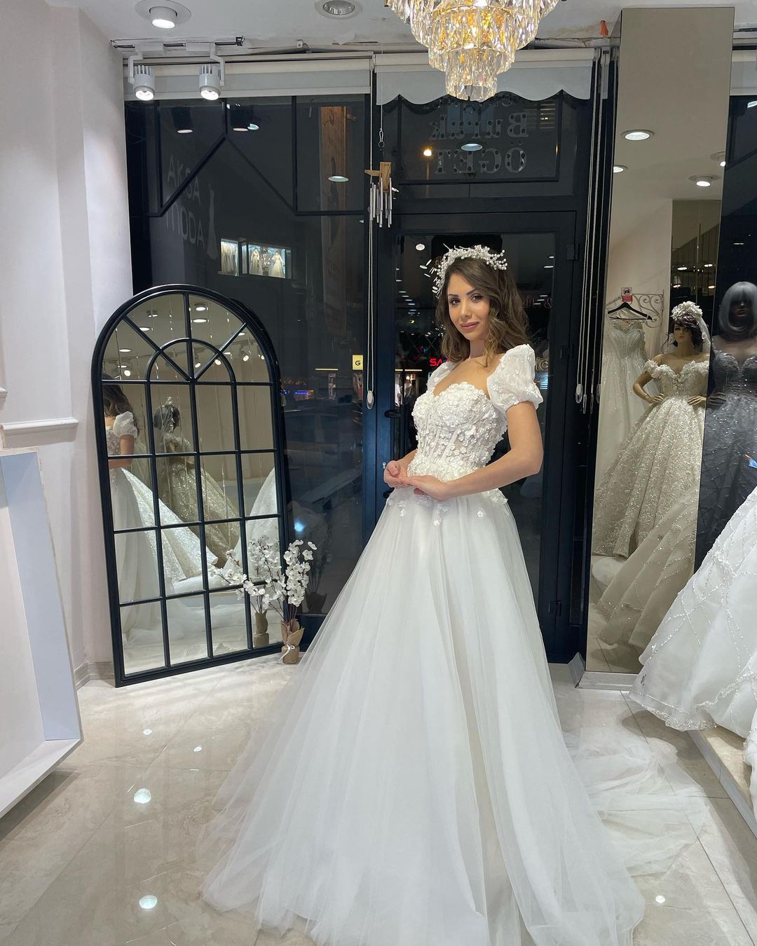 Elegant Floor-Length Sweetheart Short Sleeves A-Line Tulle Wedding Dress - Fashionpara