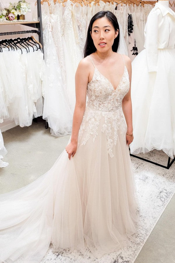 Elegant V-Neck Sleeveless Wedding Dresses Tulle With Appliques - Fashionpara