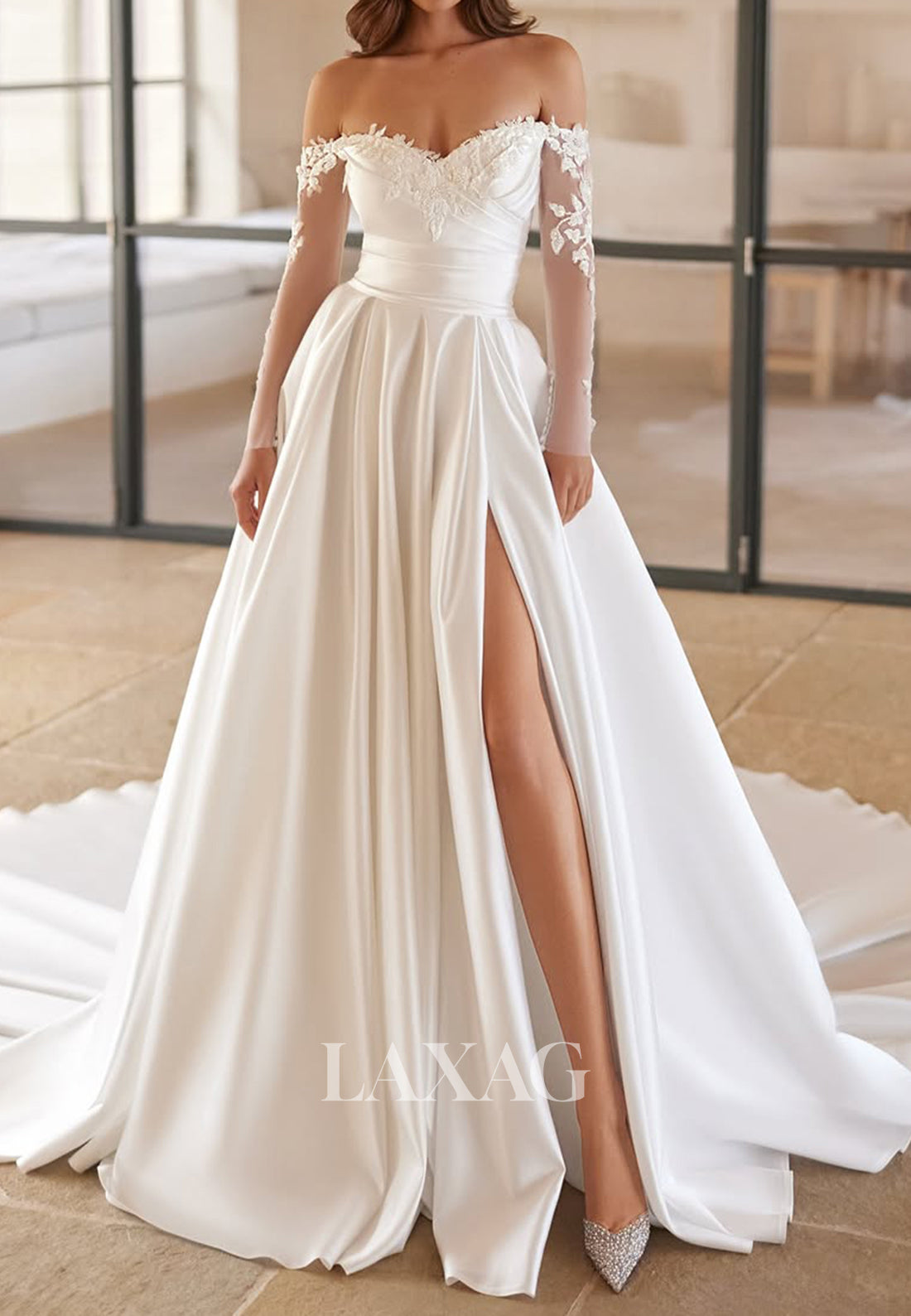Sweetheart Applique Pleated Satin Bride Gowns Tulle-Long-Sleeves A-Line Wedding Dress