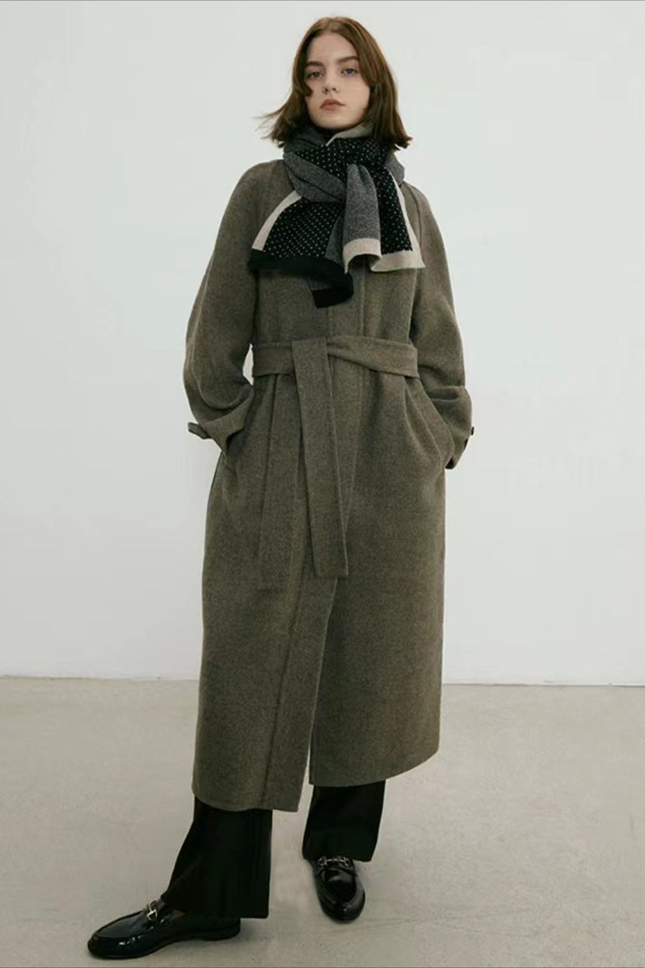 Polka Dot Two-Tone Jacquard Knitted Scarf