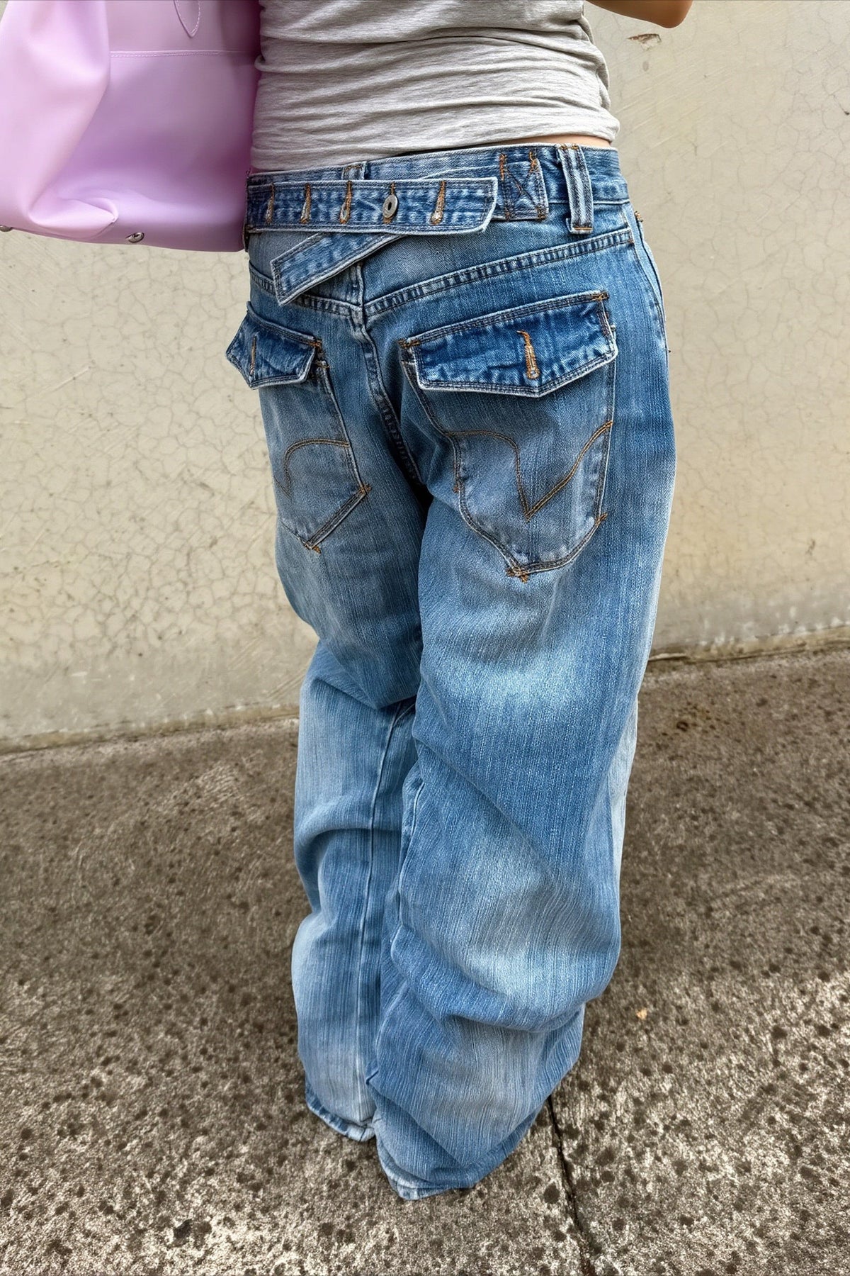 Layered Pocket Curved Seam Barrel Jeans