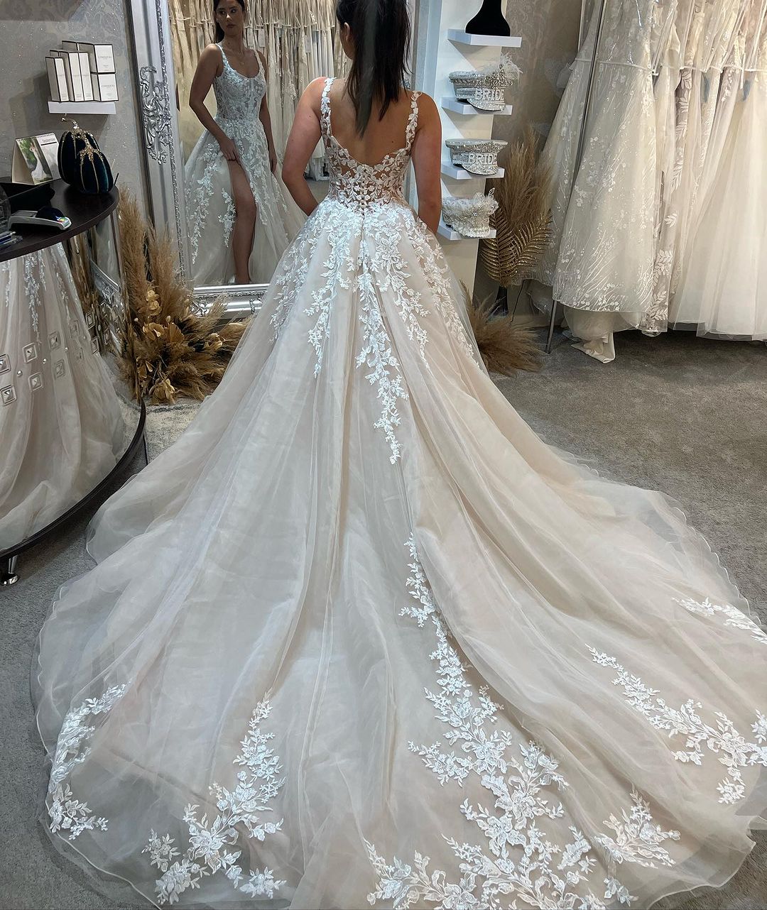 Fabulous Long A-line Sleeveless Lace Wedding Dress with Graceful Slit - Fashionpara