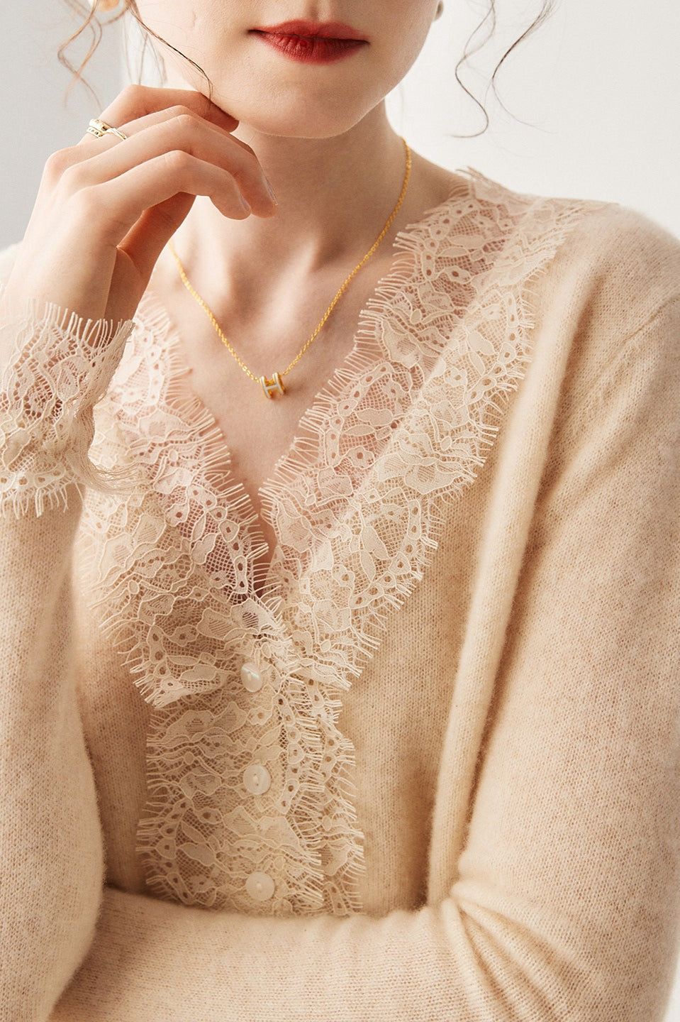 Luxe Cashmere V-Neck Cardigan with Elegant Lace Trim