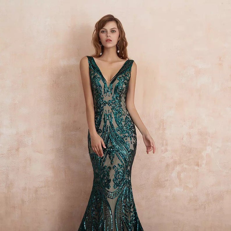 Glamorous Green Sequins Mermaid Evening Gowns Long V-Neck Prom Dress On Sale - Fashionpara