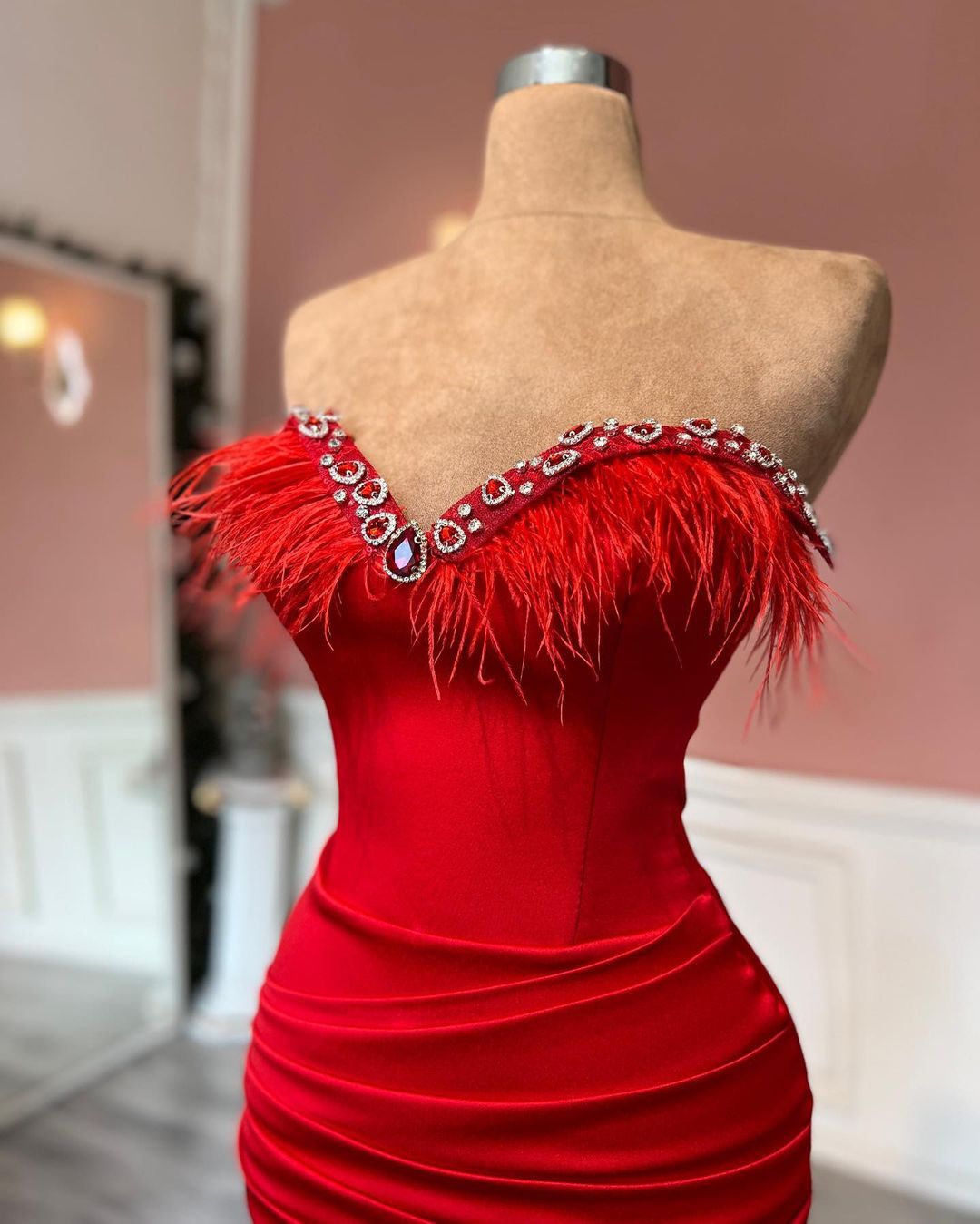 Gorgeous Red Column Floor-Length Sweetheart Jewels Prom Dress With Feathers - Fashionpara