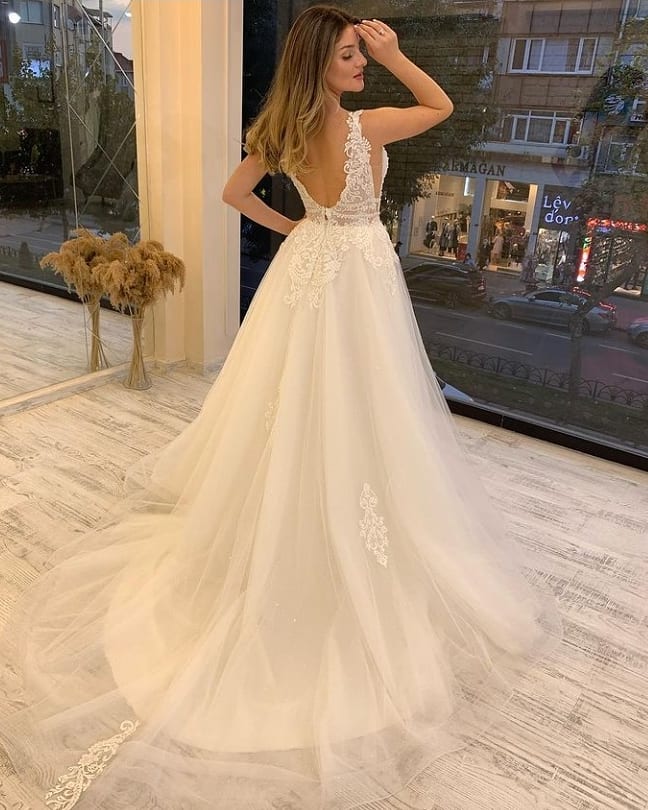 Gorgeous V-Neck Tulle Wedding Dress Sleeveless - Fashionpara