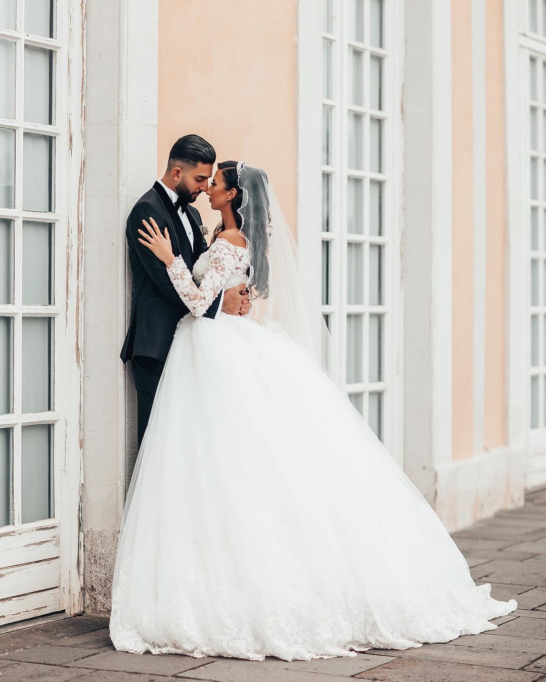 Long Sleeves Ball Gown Wedding Dress Off-the-Shoulder With Appliques - Fashionpara