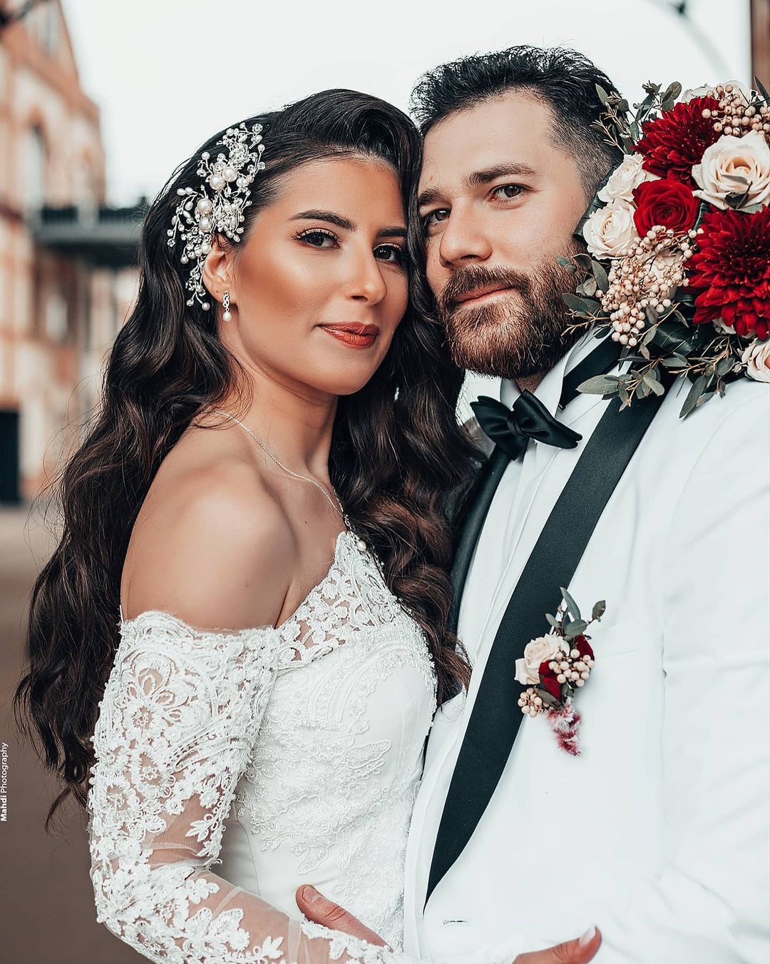 Long Sleeves Off-the-Shoulder Wedding Dress Mermaid With Appliques - Fashionpara