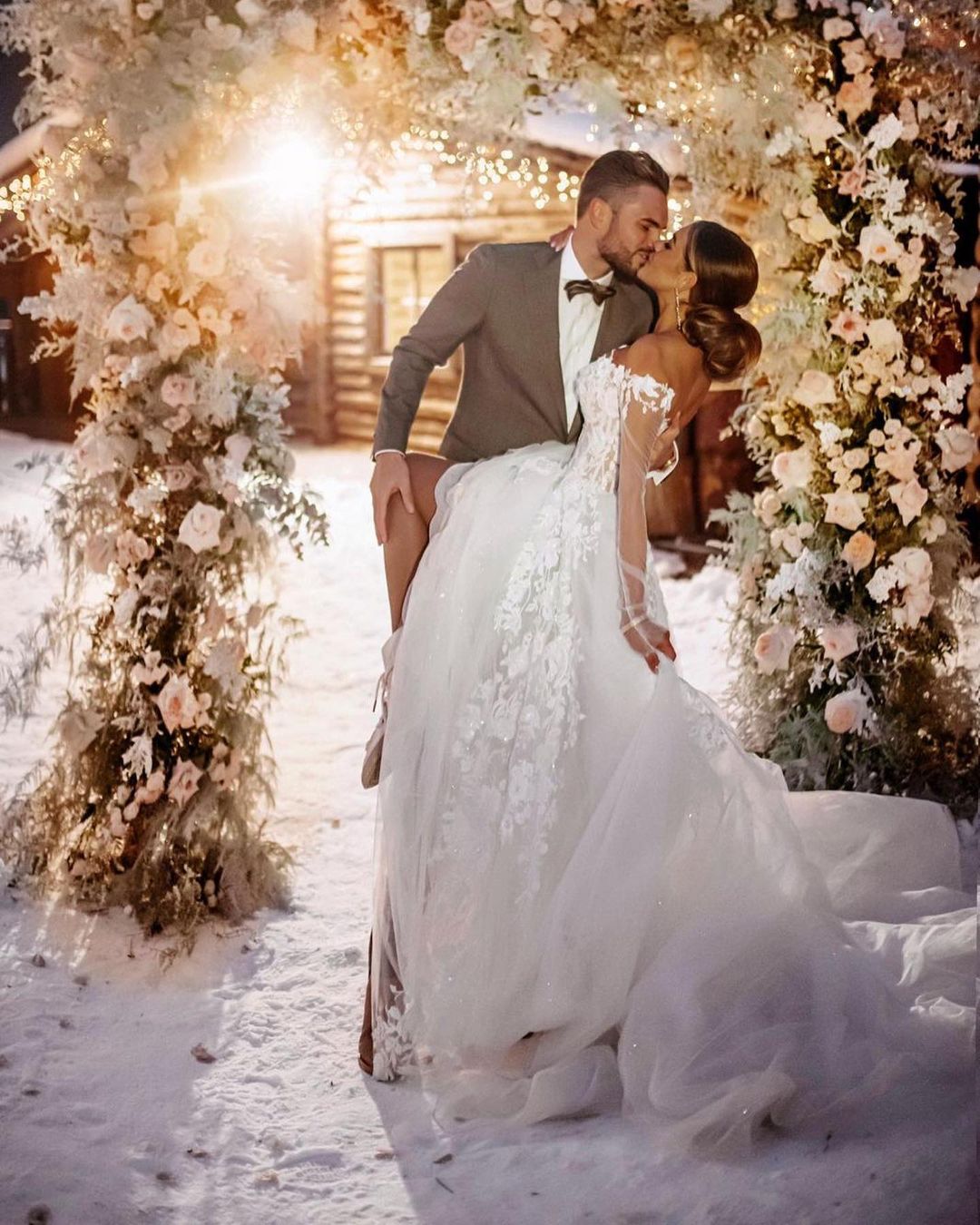 Long Sleeves Wedding Dress Off-the-Shoulder With Lace Appliques - Fashionpara