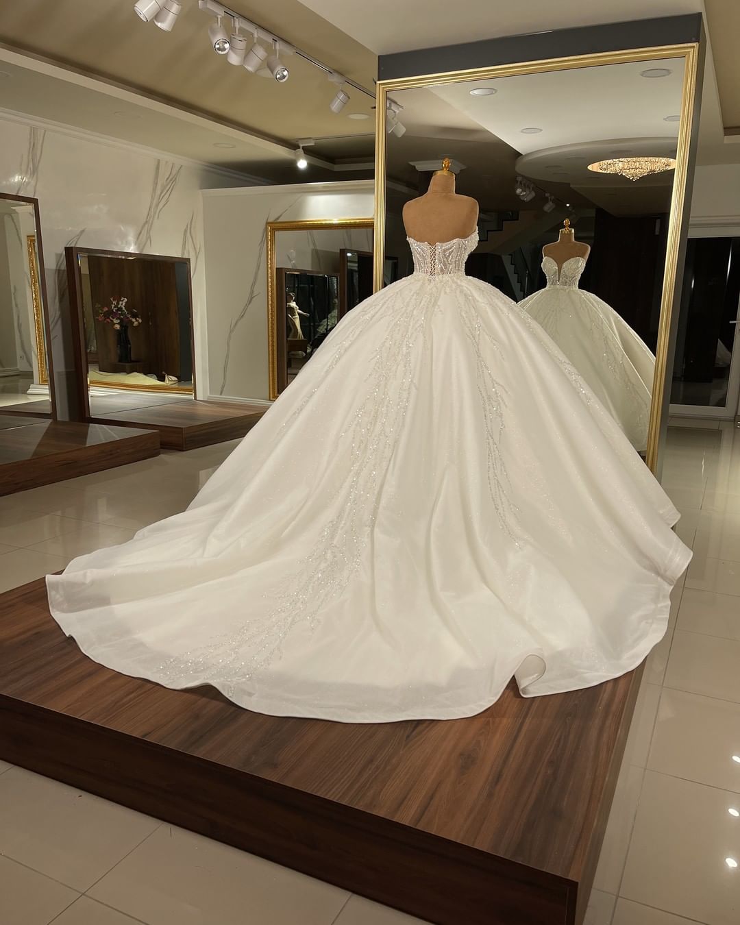 Luxurious Sweetheart Ball Gown Wedding Dress With Beadings - Fashionpara