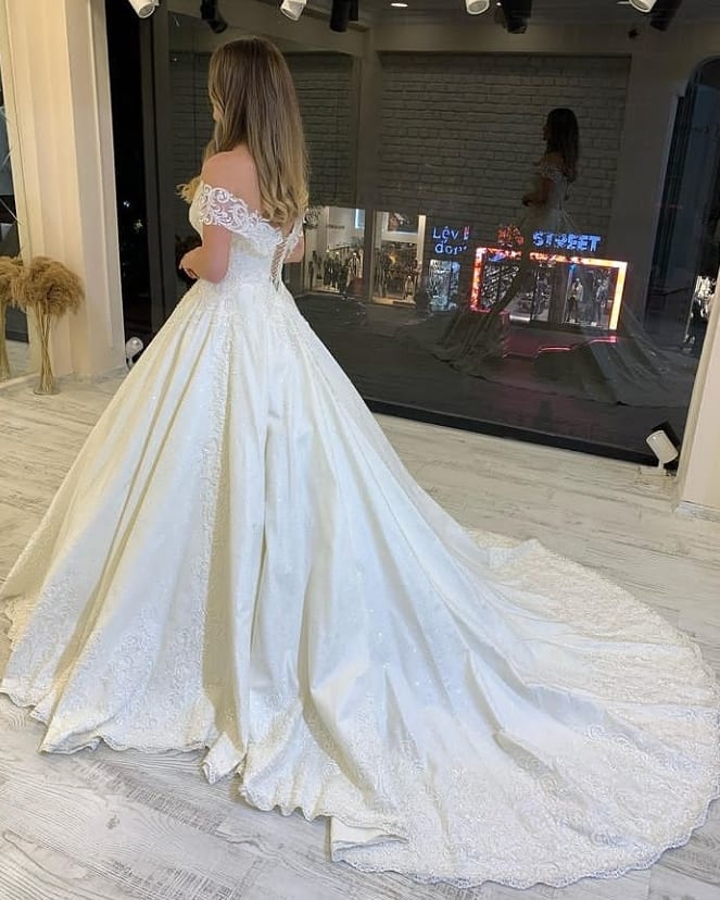Off-the-Shoulder Ball Gown Wedding Dress Lace Appliques Bridal Gown - Fashionpara