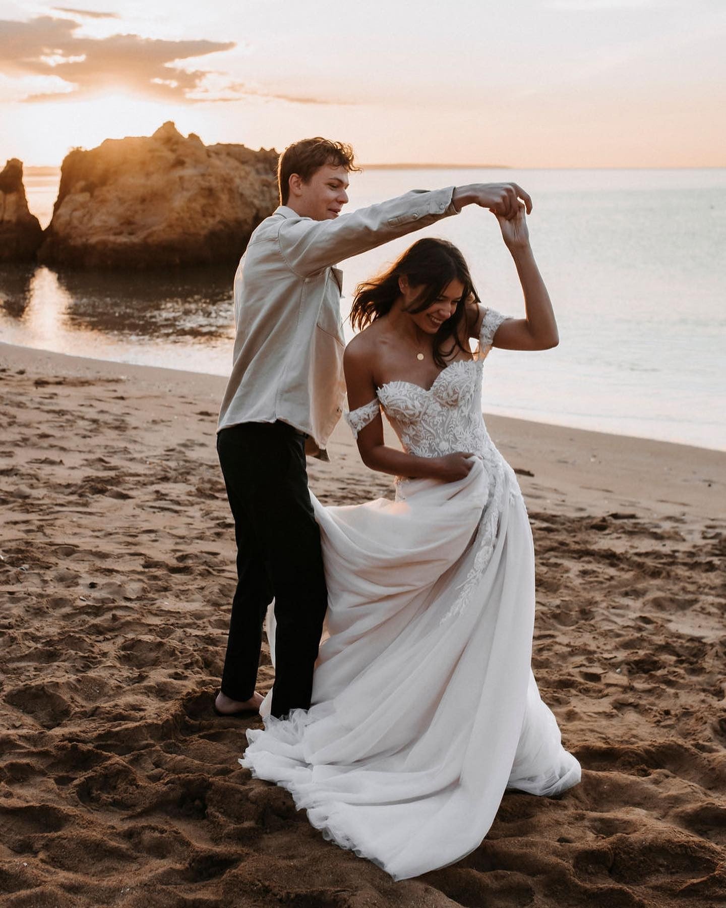 Off-the-Shoulder Tulle Wedding Dress Lace Appliques Long - Fashionpara
