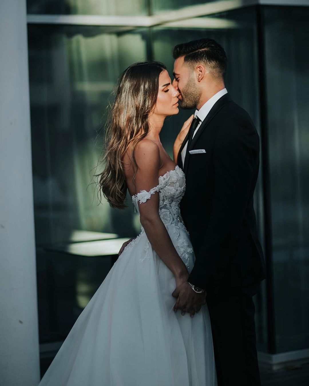 Off-the-Shoulder Wedding Dress Tulle Long With Appliques - Fashionpara