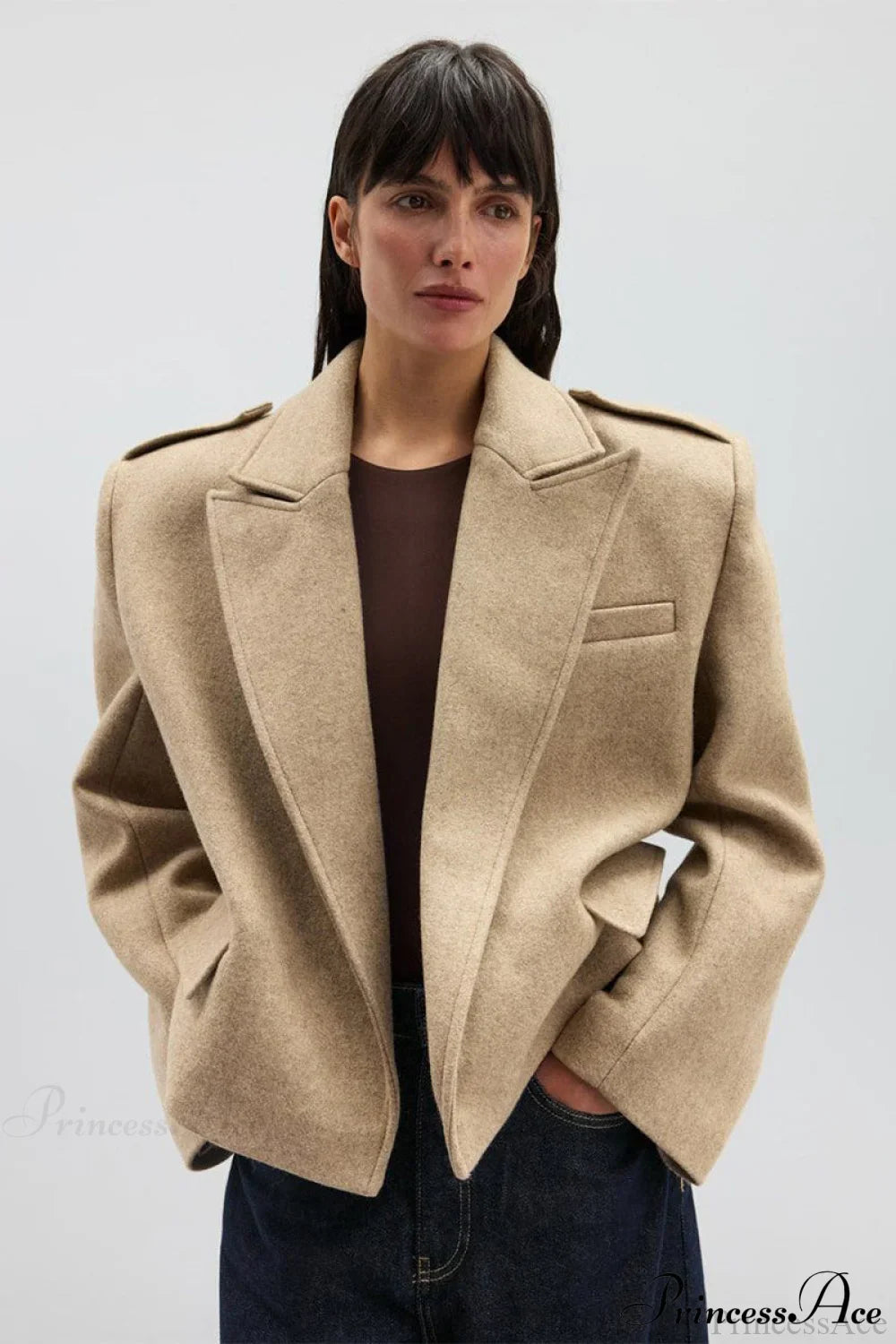 Sophisticated Peak Lapel Wool Blazer for Effortless Style