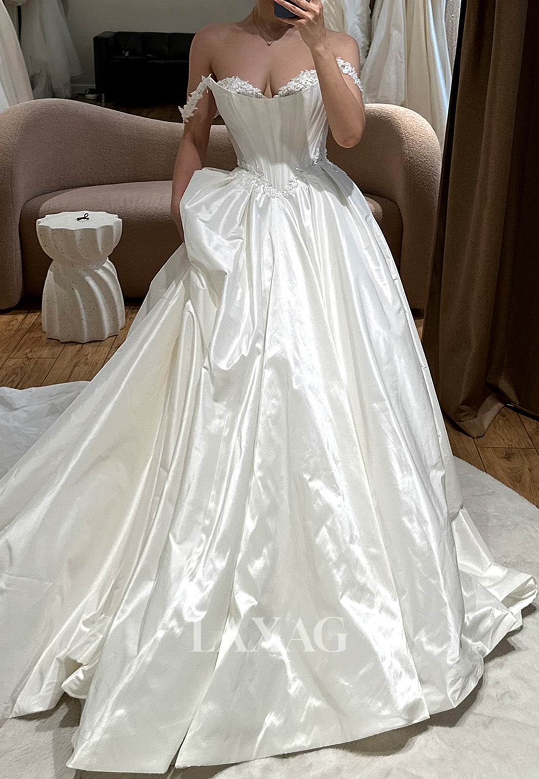 Off-Shoulder Sweetheart Applique A-Line Wedding Dress Sleeveless Pleated Satin Bride Gowns
