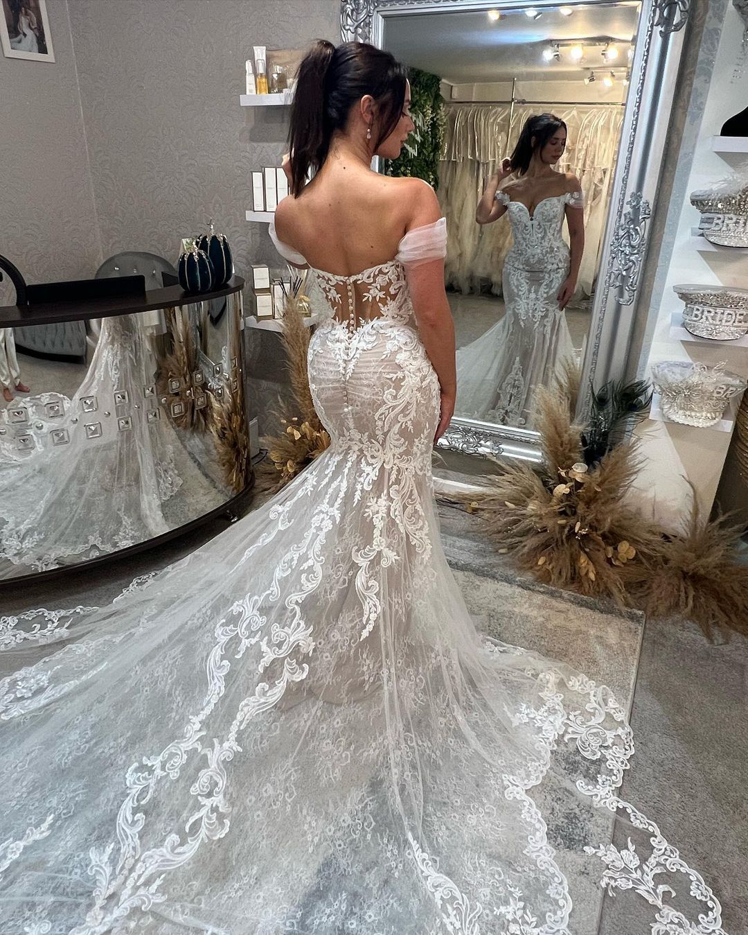 Trendy Floor Length Sweetheart Off-The-Shoulder Sleeveless Mermaid Lace Wedding Dress - Fashionpara