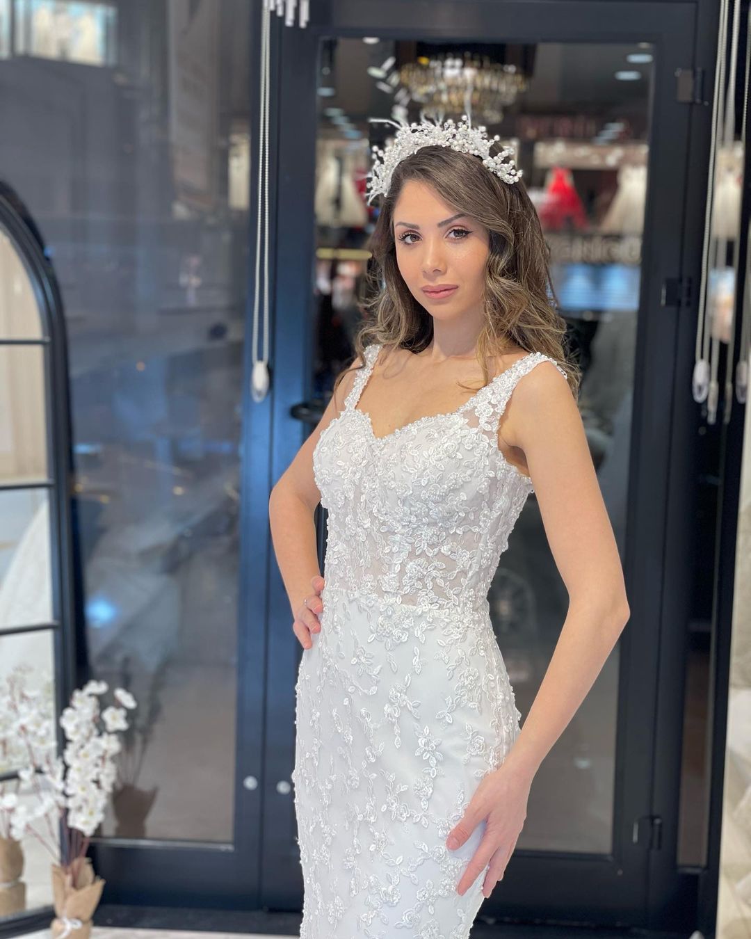 Sexy Floor-Length Sweetheart Straps Sleeveless Mermaid Lace Wedding Dress with Court Train - Fashionpara