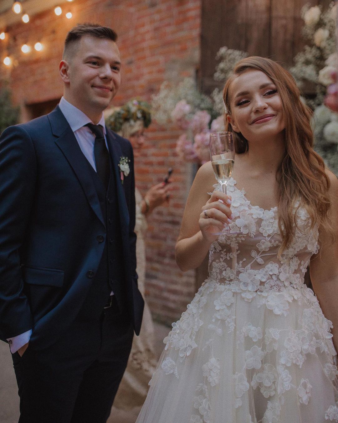 Sleeveless V-Neck Beach Wedding Dress With Appliques - Fashionpara