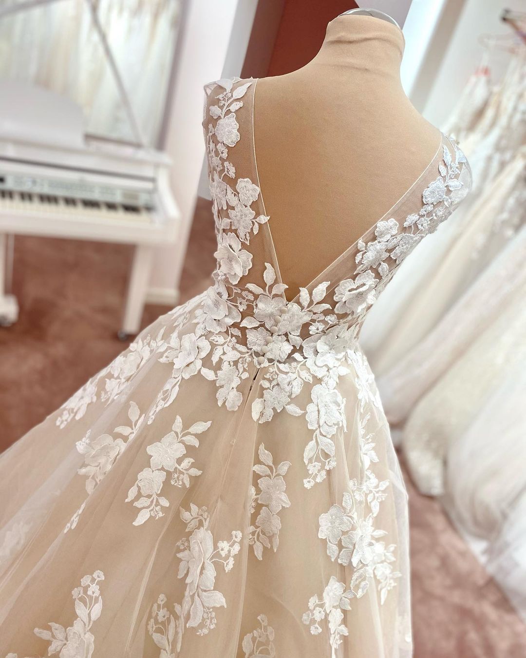Sleeveless V-Neck Wedding Dress Long With Appliques - Fashionpara
