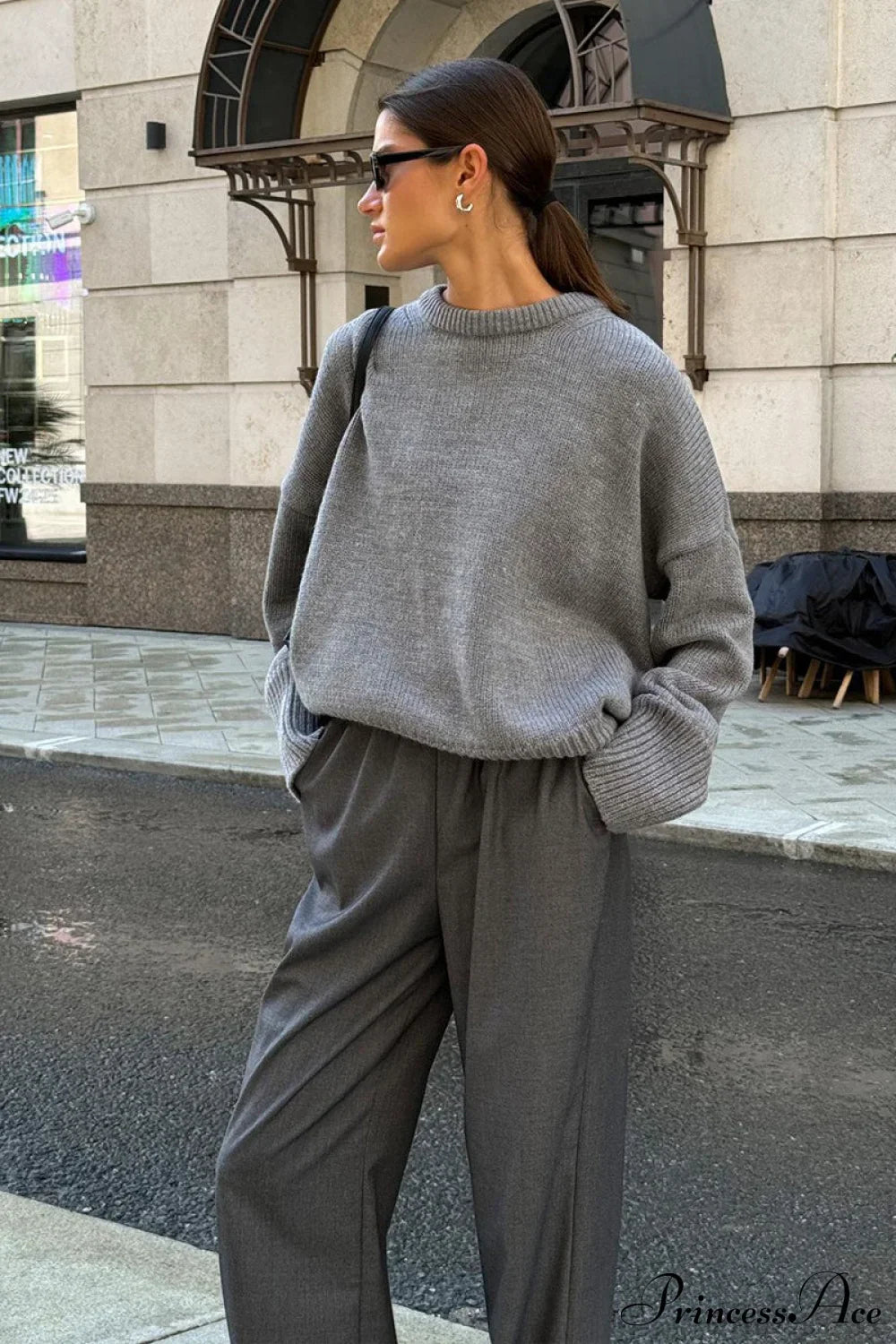 Classic Solid Knit Crew Neck Sweater for All Seasons