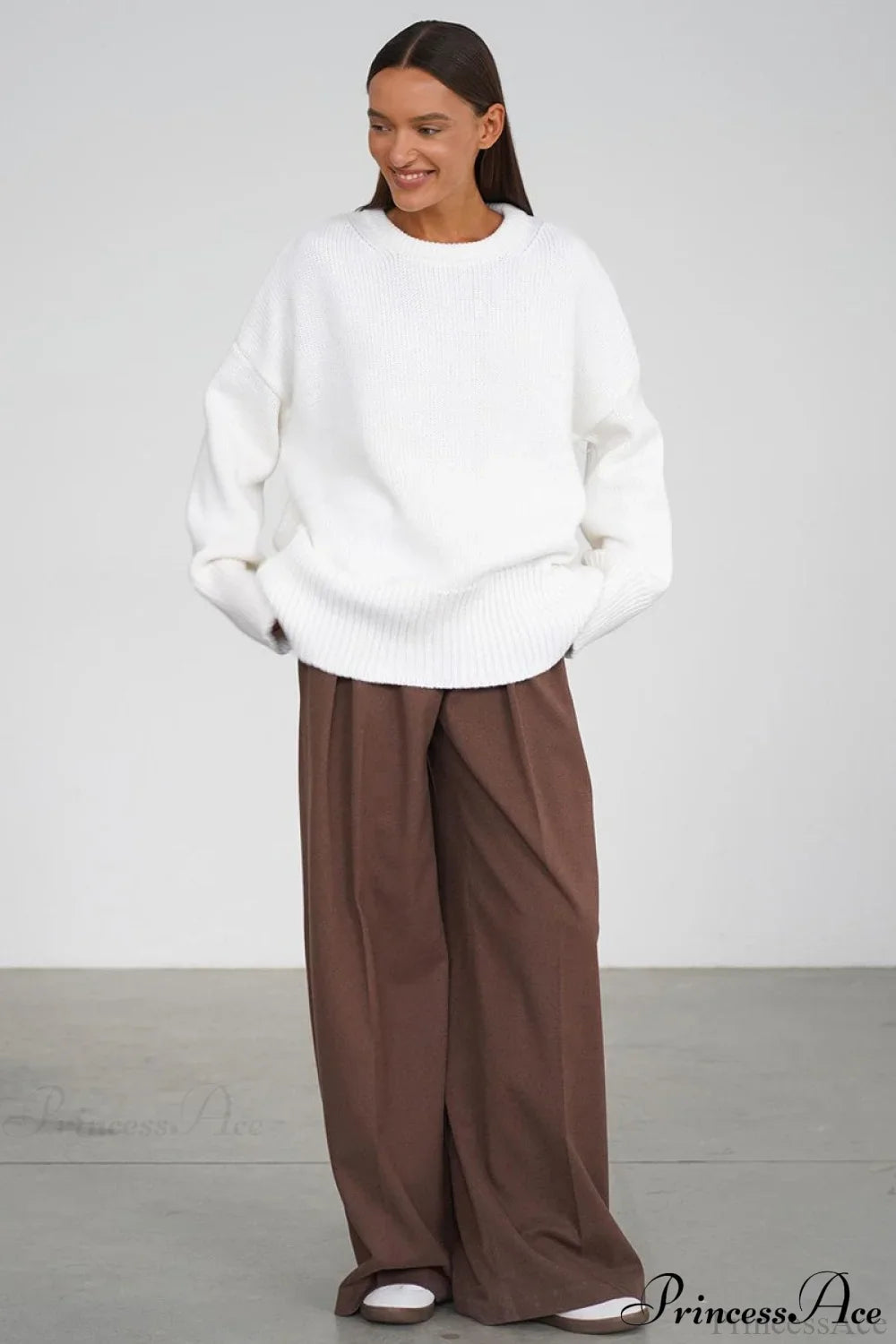 Classic Solid Knit Crew Neck Sweater for All Seasons