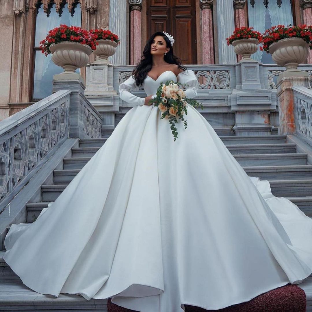 Sweetheart Ball Gown Satin Wedding Dress With Detachable Sleeves - Fashionpara
