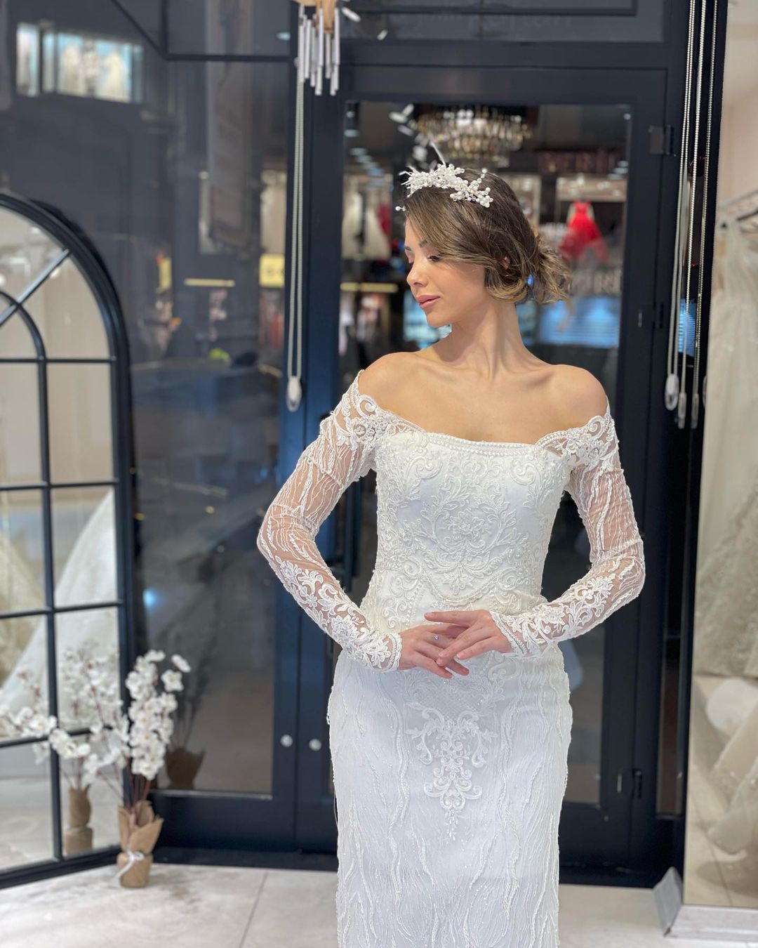 Trendy Floor-Length Long Sleeves Mermaid Lace Wedding Dress - Fashionpara
