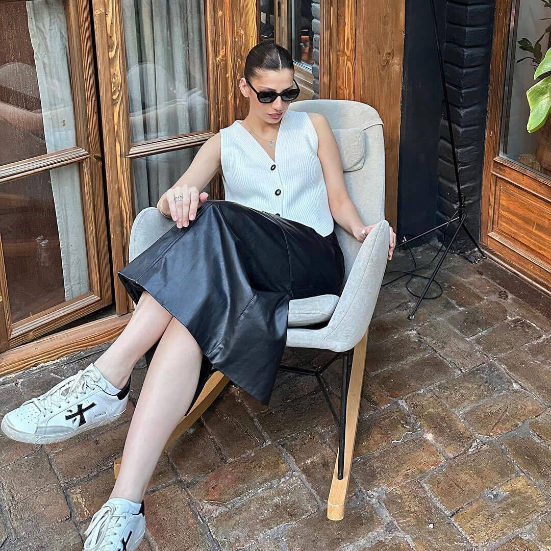 Trendy & Unique V Neck Sleeveless Rib Knit Cardigan Vest