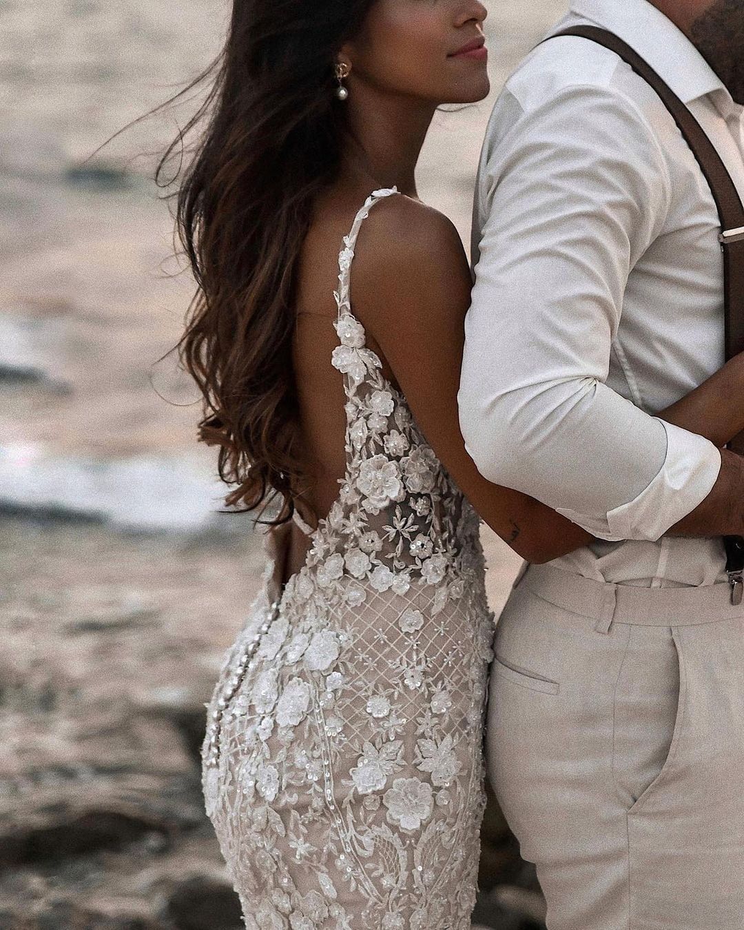 V-Neck Sleeveless Mermaid Wedding Dress With Appliques Bridal Gown - Fashionpara
