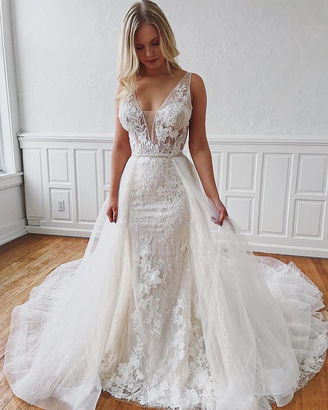 V-Neck Sleeveless Mermaid Wedding Dress With Appliques Detachable Skirt - Fashionpara