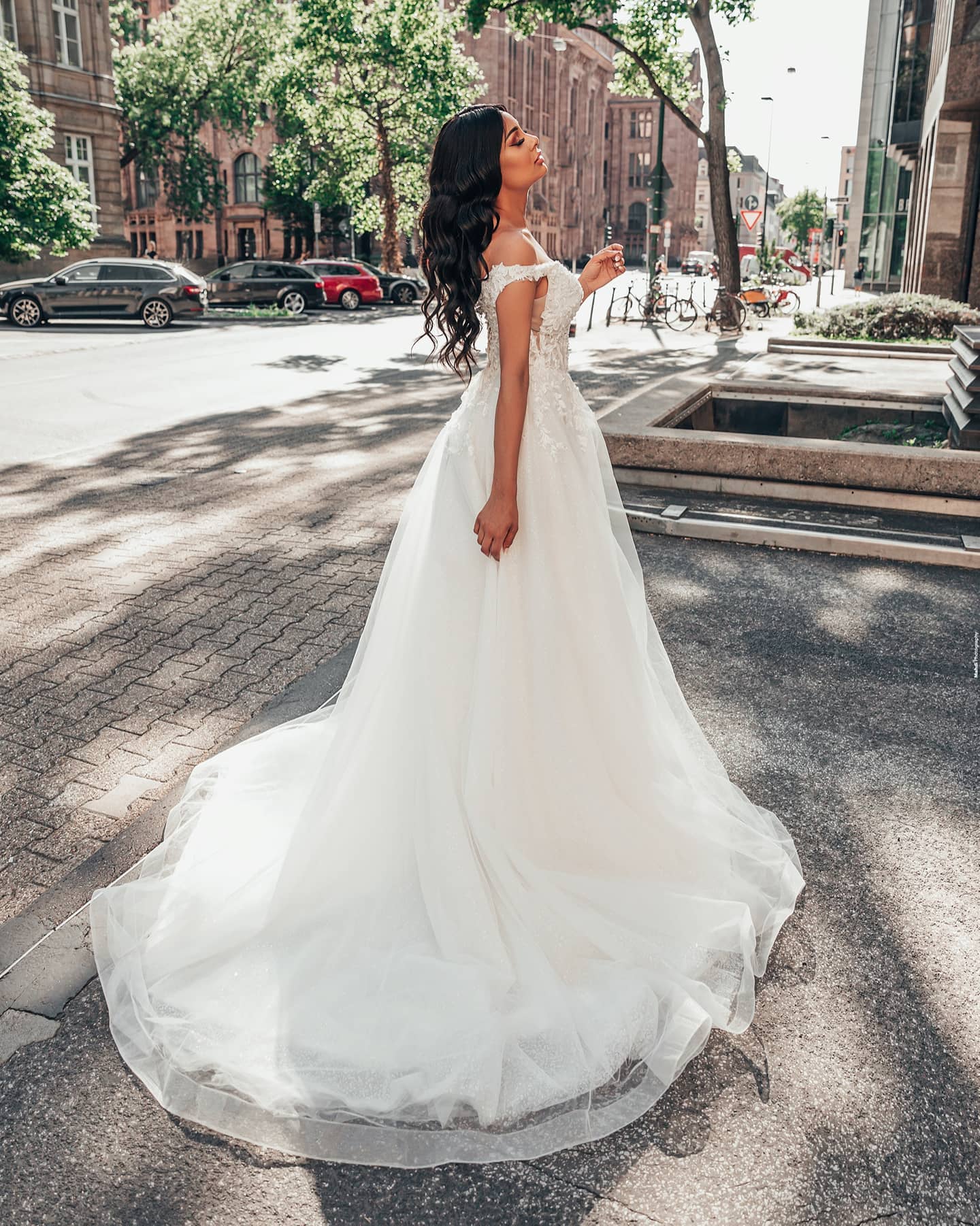 V-Neck Sleeveless Wedding Dress Tulle With Appliques Lace - Fashionpara