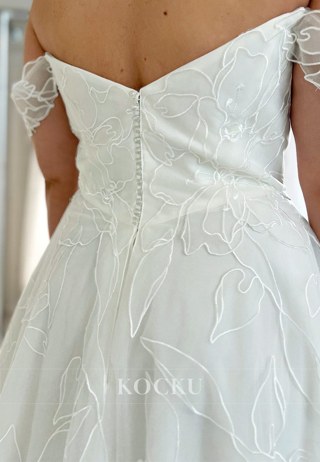 Elegant Off - Shoulder Tulle Ball Gown Wedding Dress with Floral Embroidery