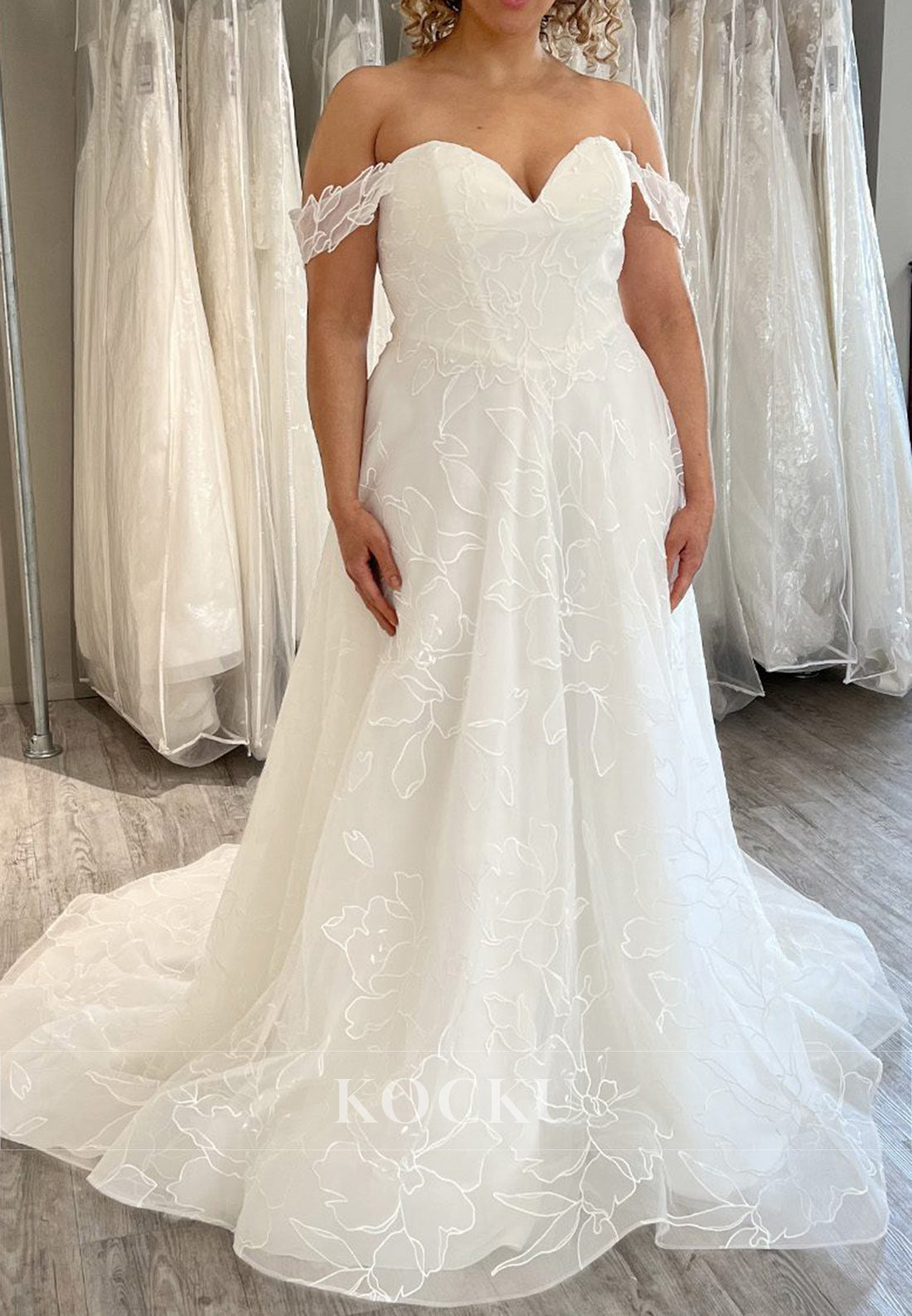 Elegant Off - Shoulder Tulle Ball Gown Wedding Dress with Floral Embroidery