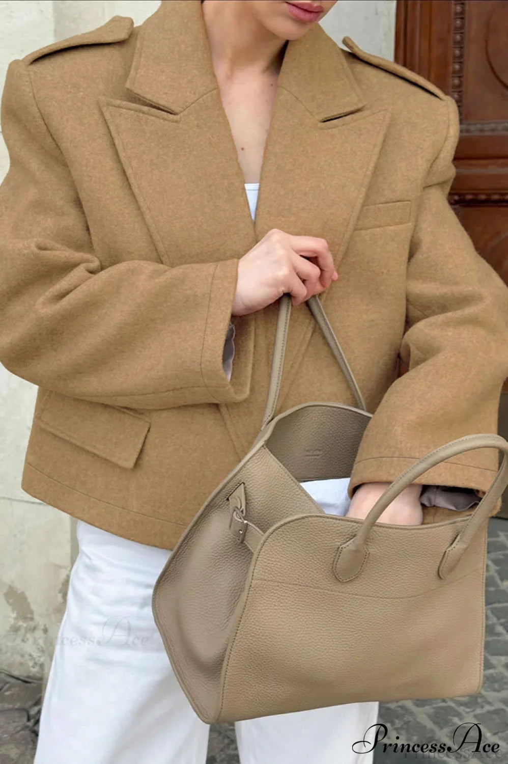 Chic PrincessAce Wool Blazer for Warmth and Style